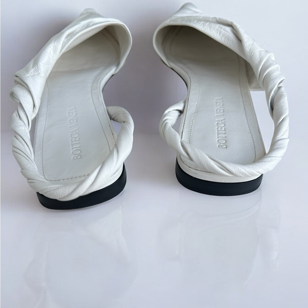 Bottega Veneta White Leather Sandals with Textured Design